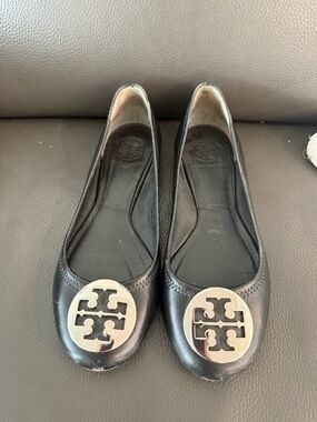 Classic Tory Burch Ballet Flats silver Logo medallion 7.5 Women Black leather